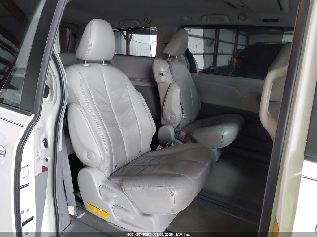 5TDYK3DC8BS144284 2011 TOYOTA SIENNA photo no. 8