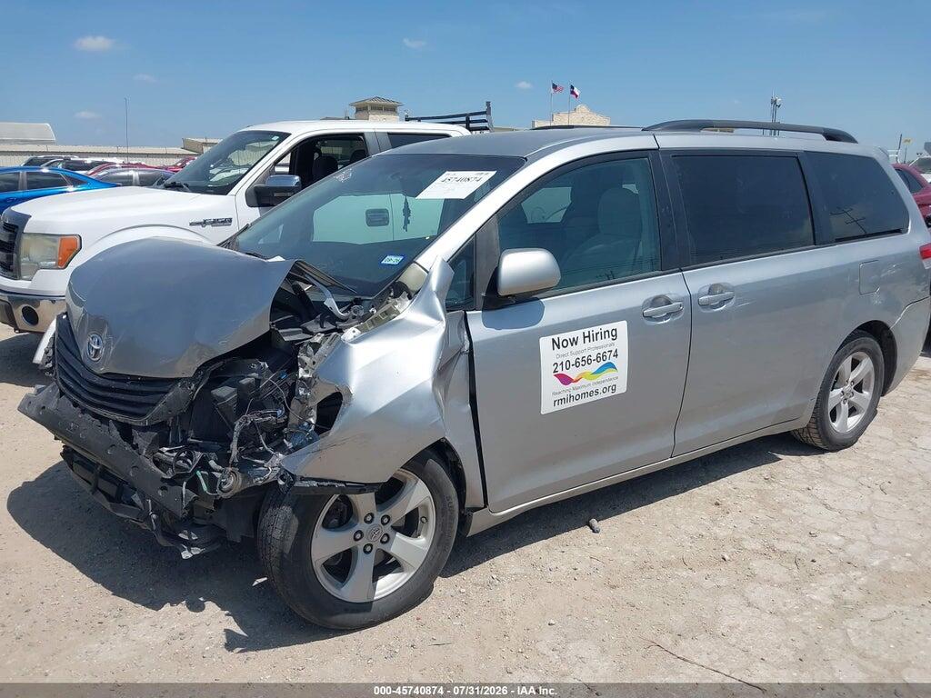 5TDKK3DC8BS140063 2011 TOYOTA SIENNA photo no. 2