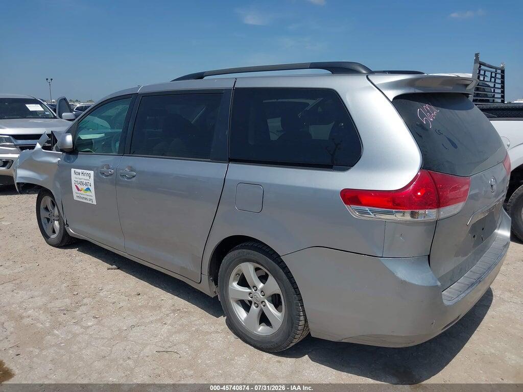 5TDKK3DC8BS140063 2011 TOYOTA SIENNA photo no. 3