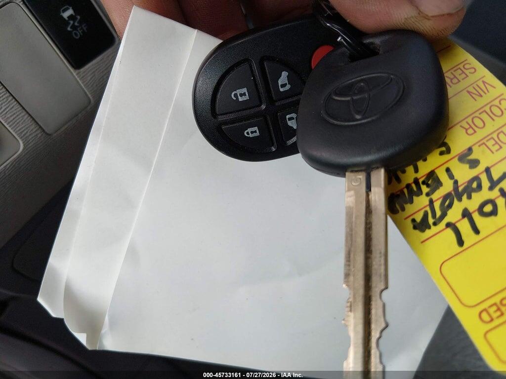 5TDKK3DC8BS121478 2011 TOYOTA SIENNA photo no. 11