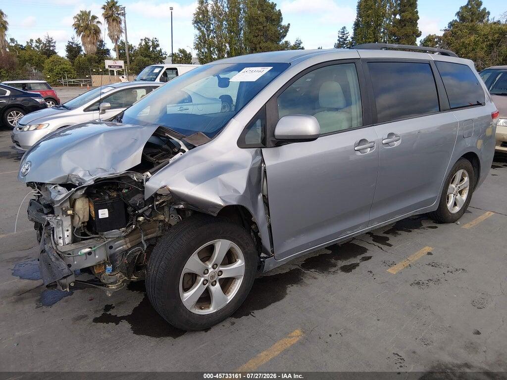 5TDKK3DC8BS121478 2011 TOYOTA SIENNA photo no. 2