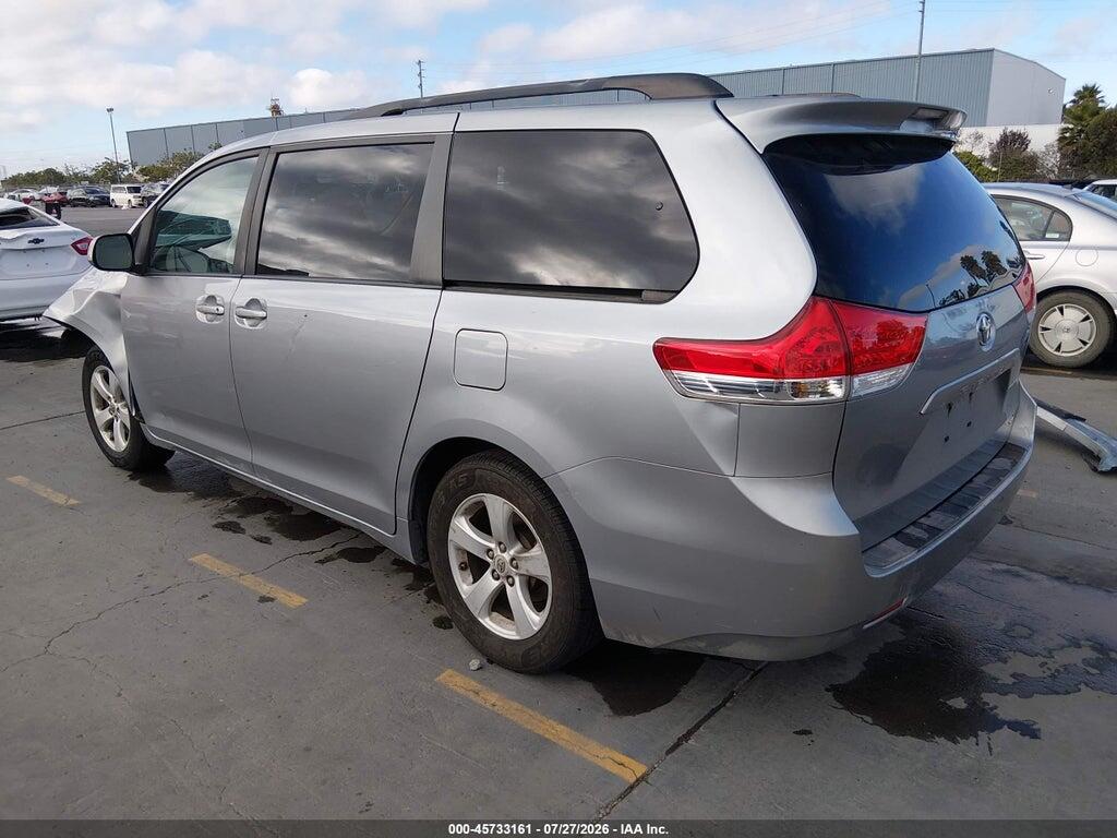 5TDKK3DC8BS121478 2011 TOYOTA SIENNA photo no. 3