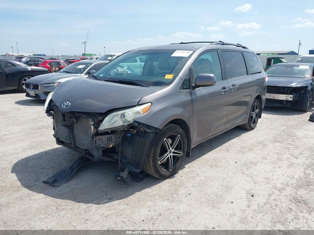 5TDDK3DC5BS021718 2011 TOYOTA SIENNA photo no. 2