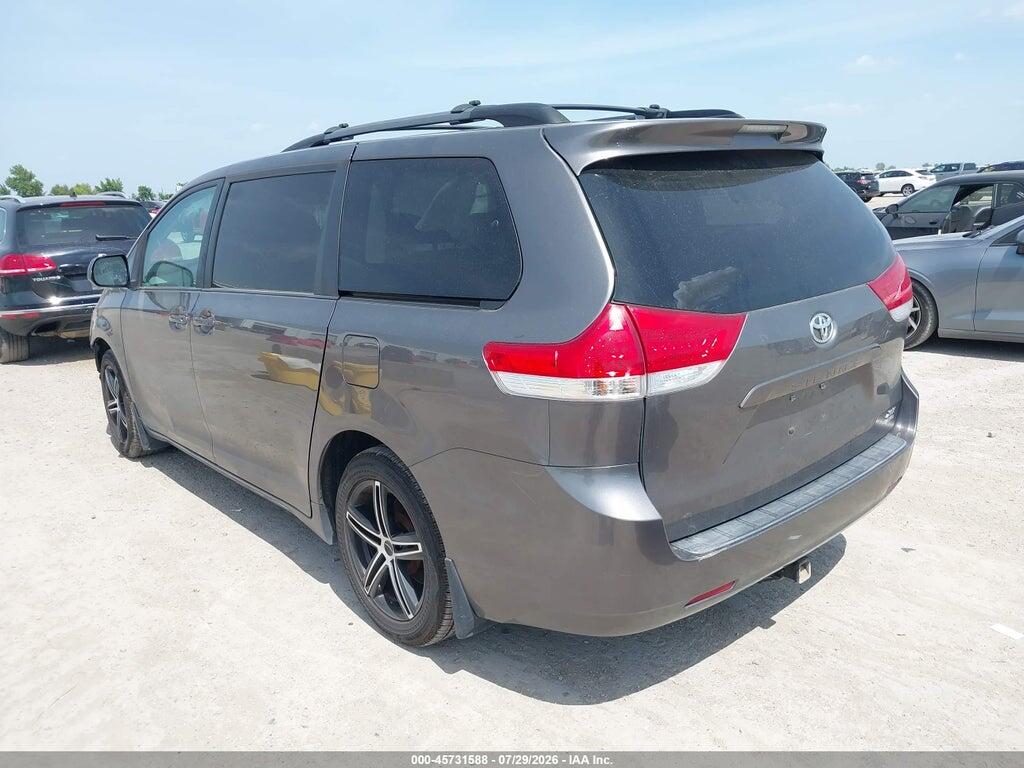 5TDDK3DC5BS021718 2011 TOYOTA SIENNA photo no. 3