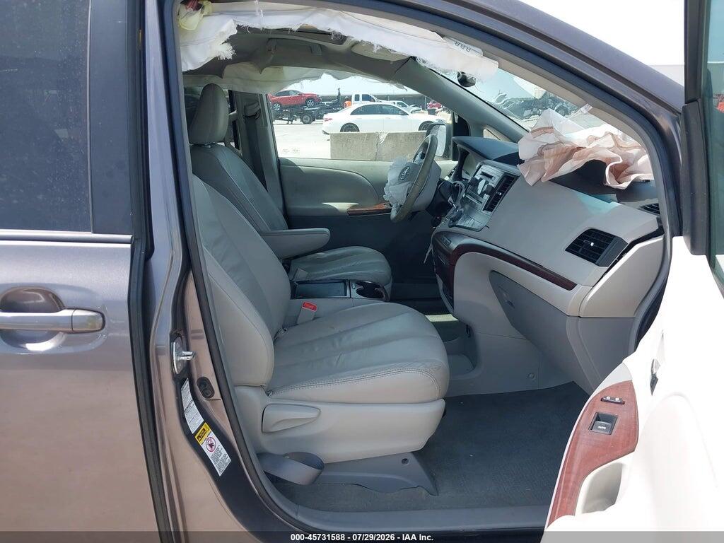 5TDDK3DC5BS021718 2011 TOYOTA SIENNA photo no. 5