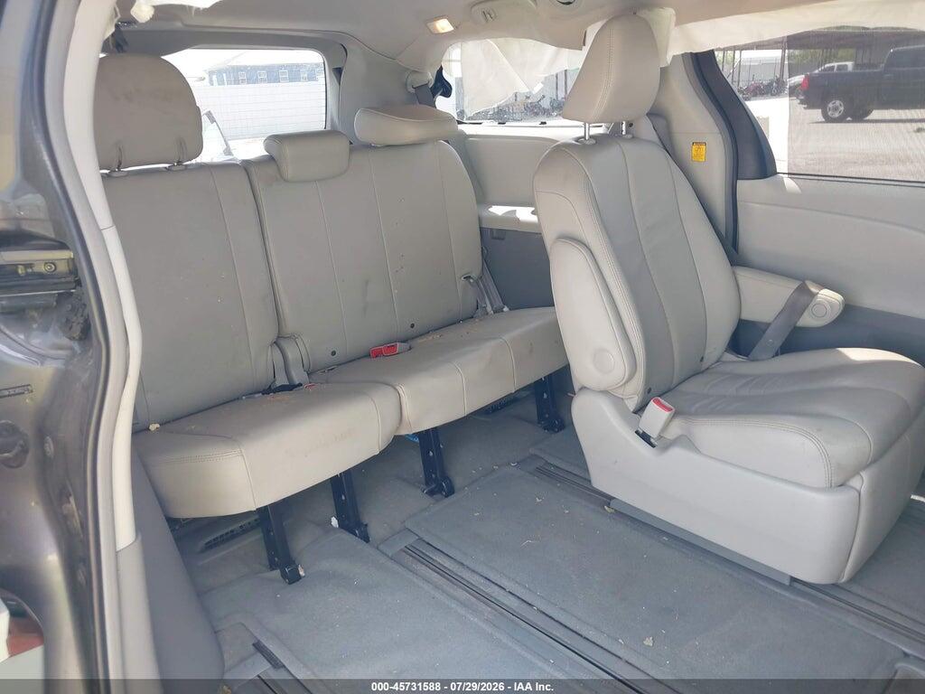 5TDDK3DC5BS021718 2011 TOYOTA SIENNA photo no. 8