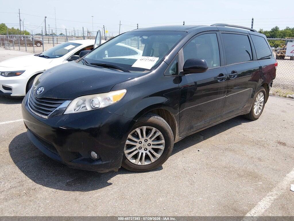 5TDYK3DC6BS053451 2011 TOYOTA SIENNA photo no. 2