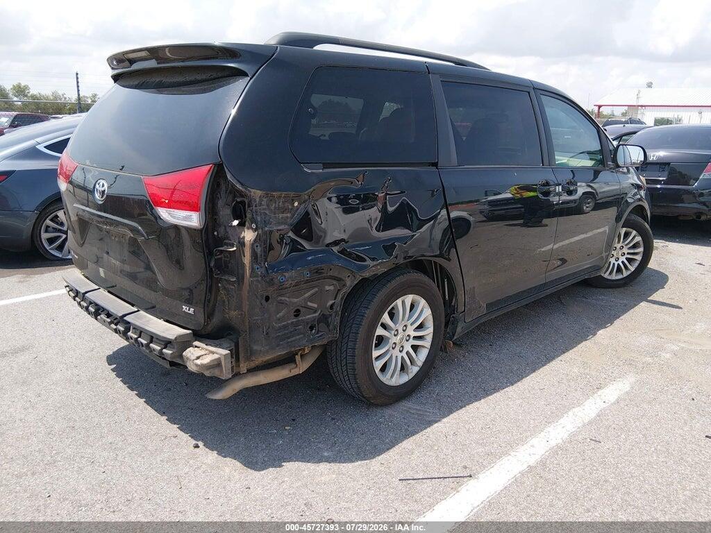 5TDYK3DC6BS053451 2011 TOYOTA SIENNA photo no. 4