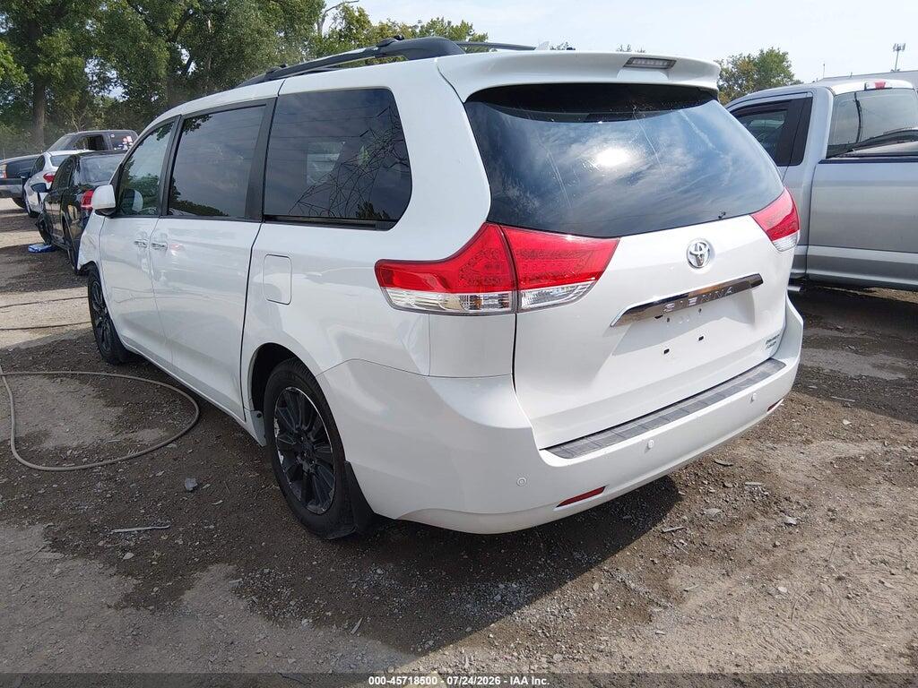 5TDDK3DC5BS021444 2011 TOYOTA SIENNA photo no. 3