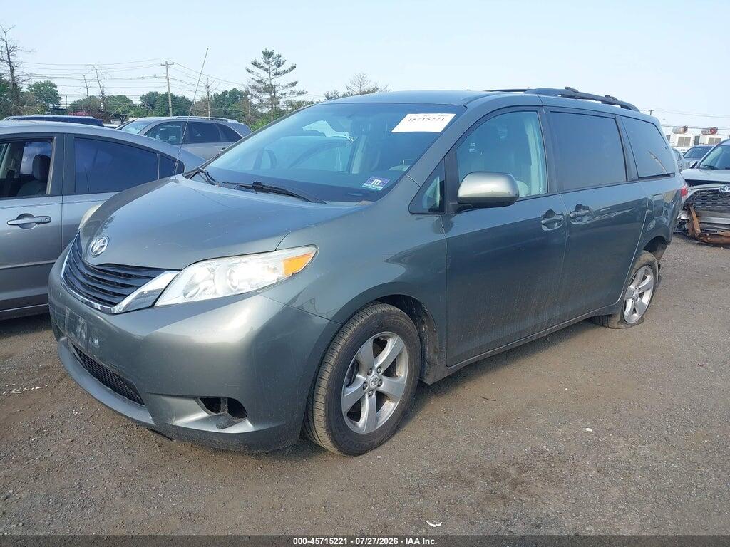 5TDKK3DC6BS097813 2011 TOYOTA SIENNA photo no. 2