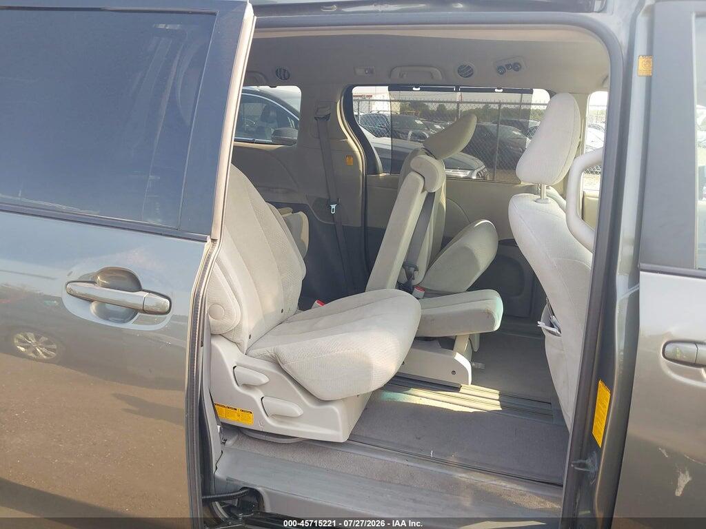 5TDKK3DC6BS097813 2011 TOYOTA SIENNA photo no. 8