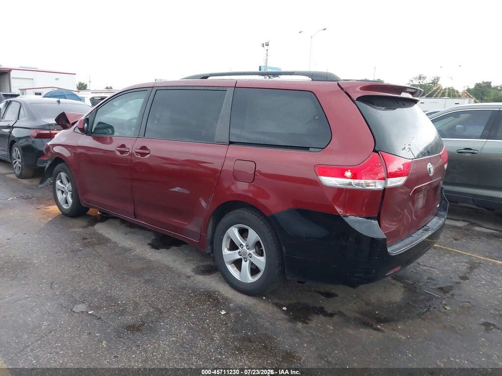 5TDKK3DC8BS168316 2011 TOYOTA SIENNA photo no. 3
