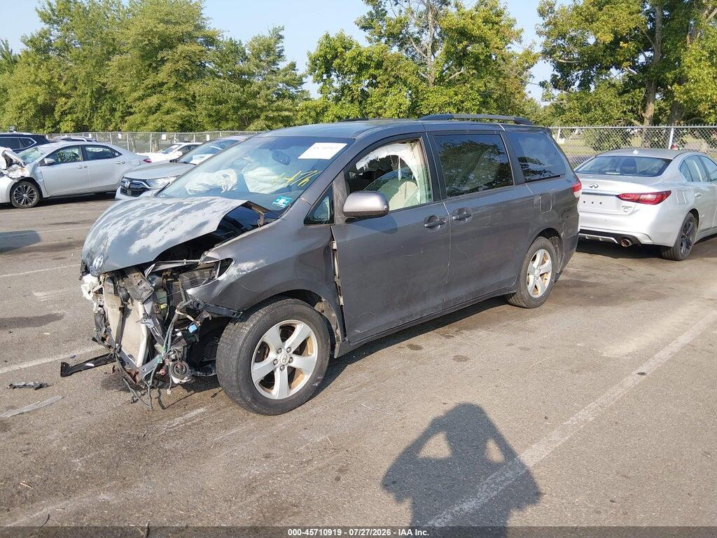 5TDKK3DC9BS043731 2011 TOYOTA SIENNA photo no. 2