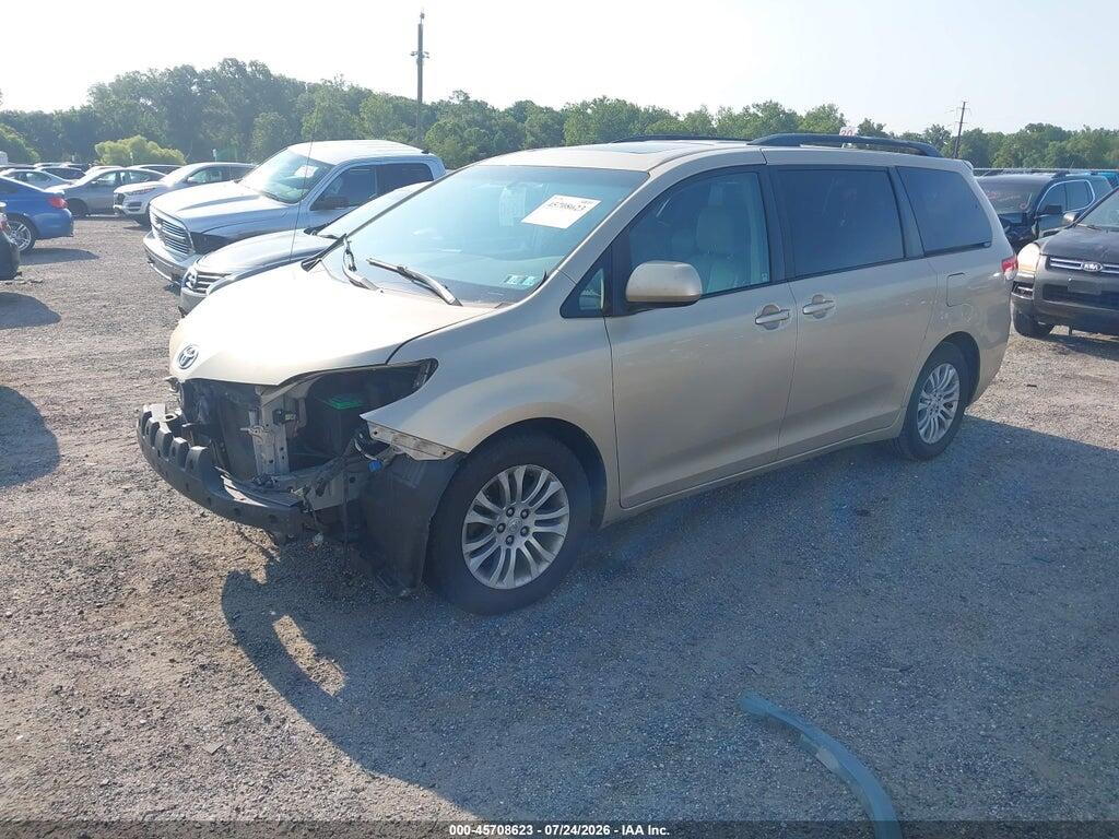 5TDYK3DC2BS016428 2011 TOYOTA SIENNA photo no. 2