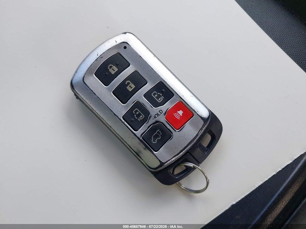 5TDDK3DC6BS006922 2011 TOYOTA SIENNA photo no. 11