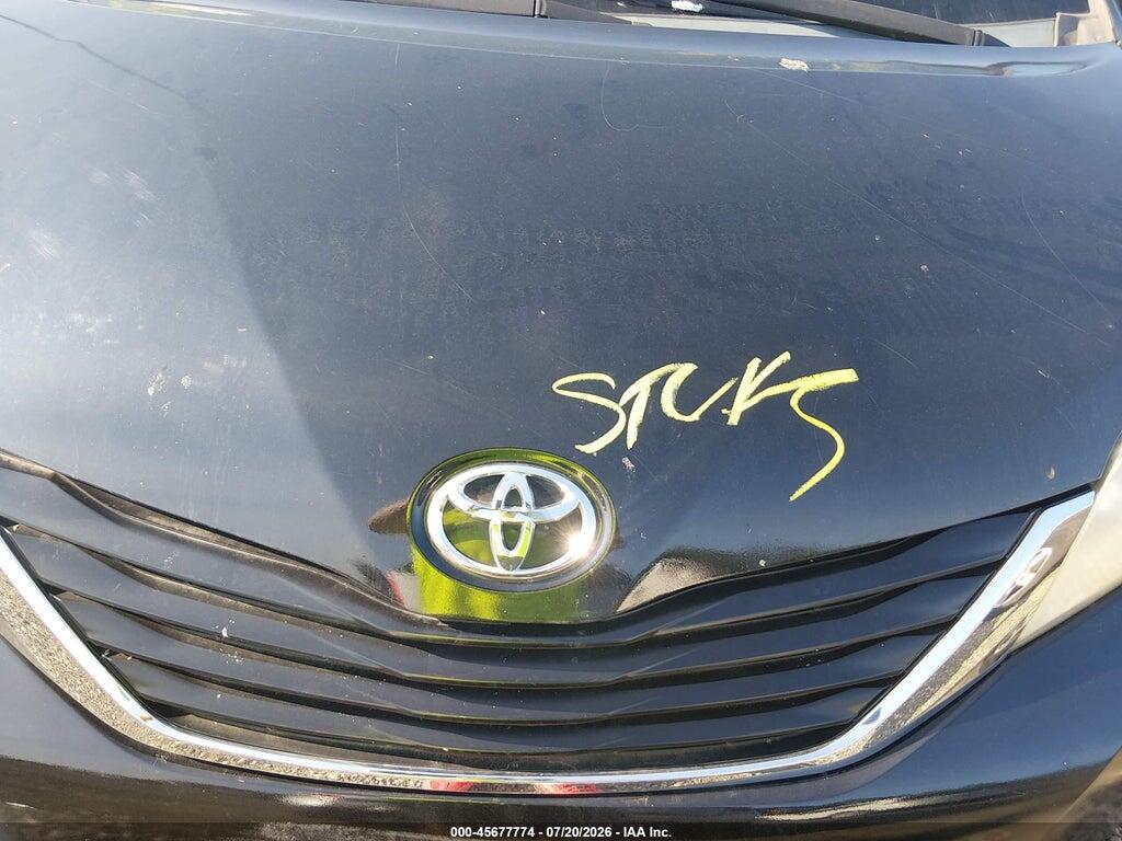 5TDJK3DC1BS021802 2011 TOYOTA SIENNA photo no. 10