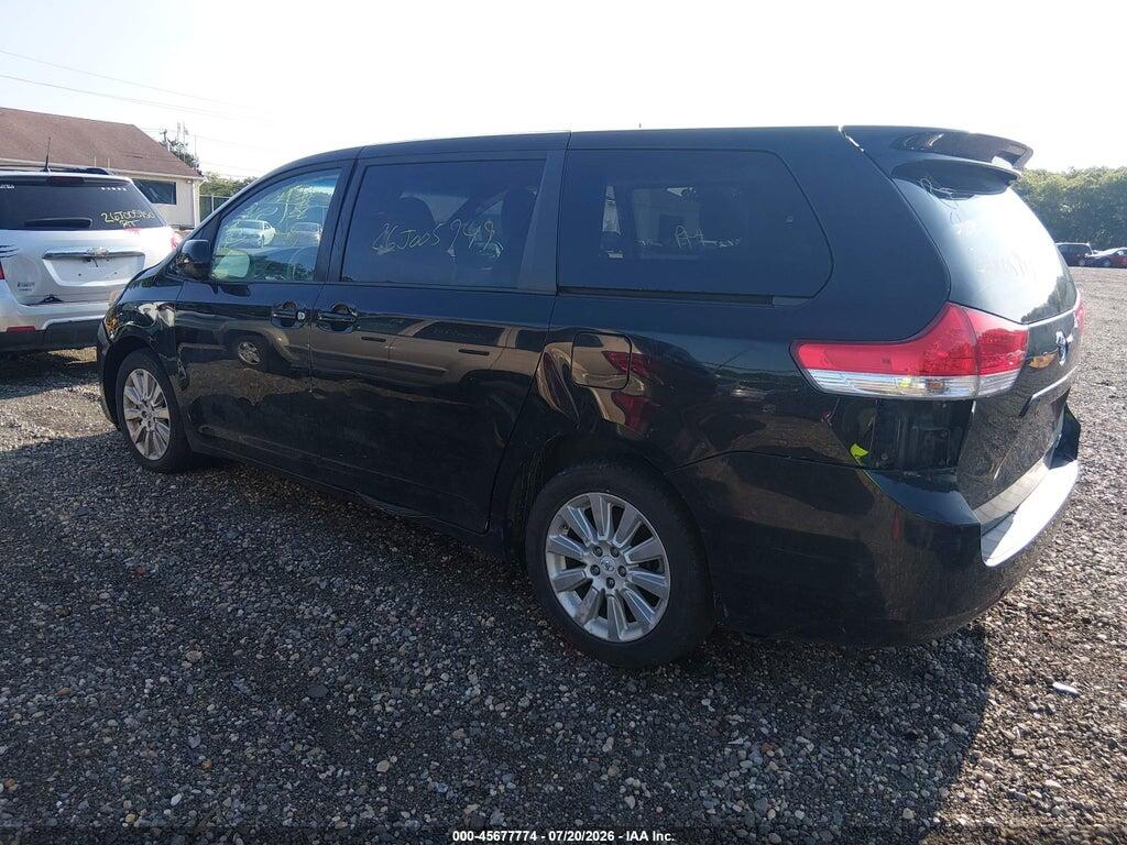 5TDJK3DC1BS021802 2011 TOYOTA SIENNA photo no. 3