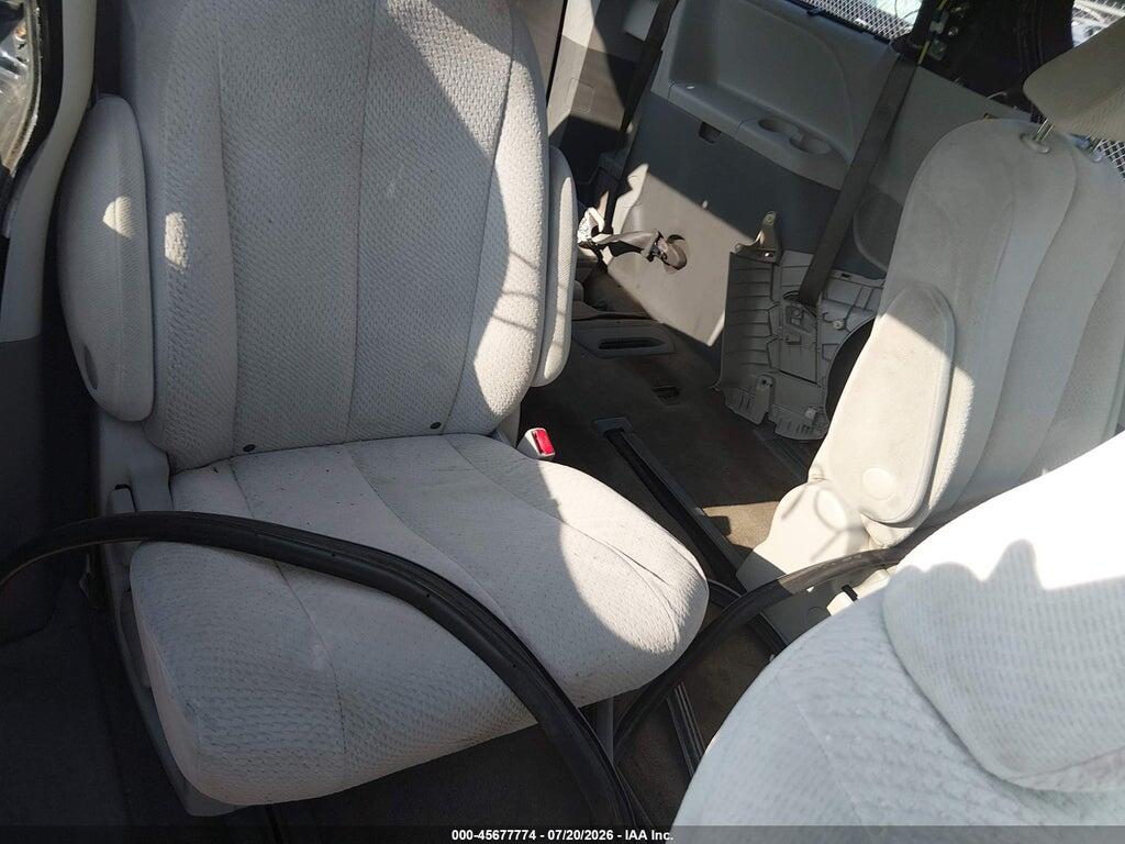 5TDJK3DC1BS021802 2011 TOYOTA SIENNA photo no. 8