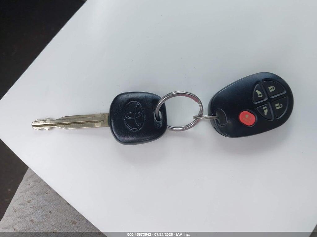 5TDKK3DC8BS040917 2011 TOYOTA SIENNA photo no. 11