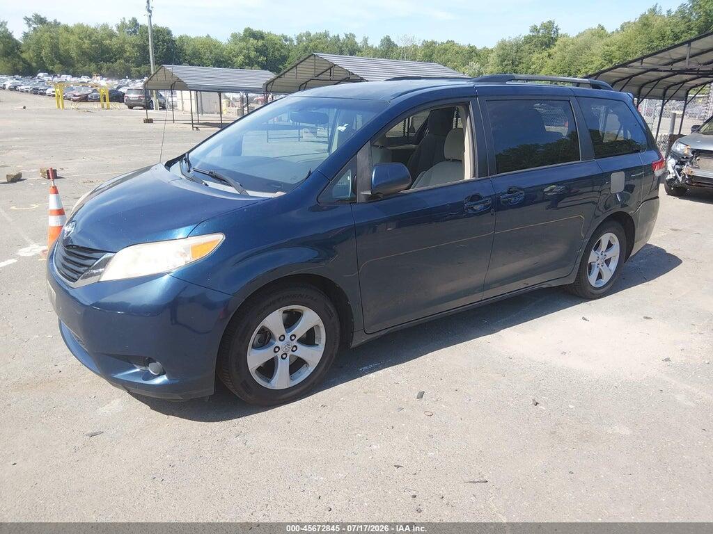 5TDKK3DC7BS155346 2011 TOYOTA SIENNA photo no. 2