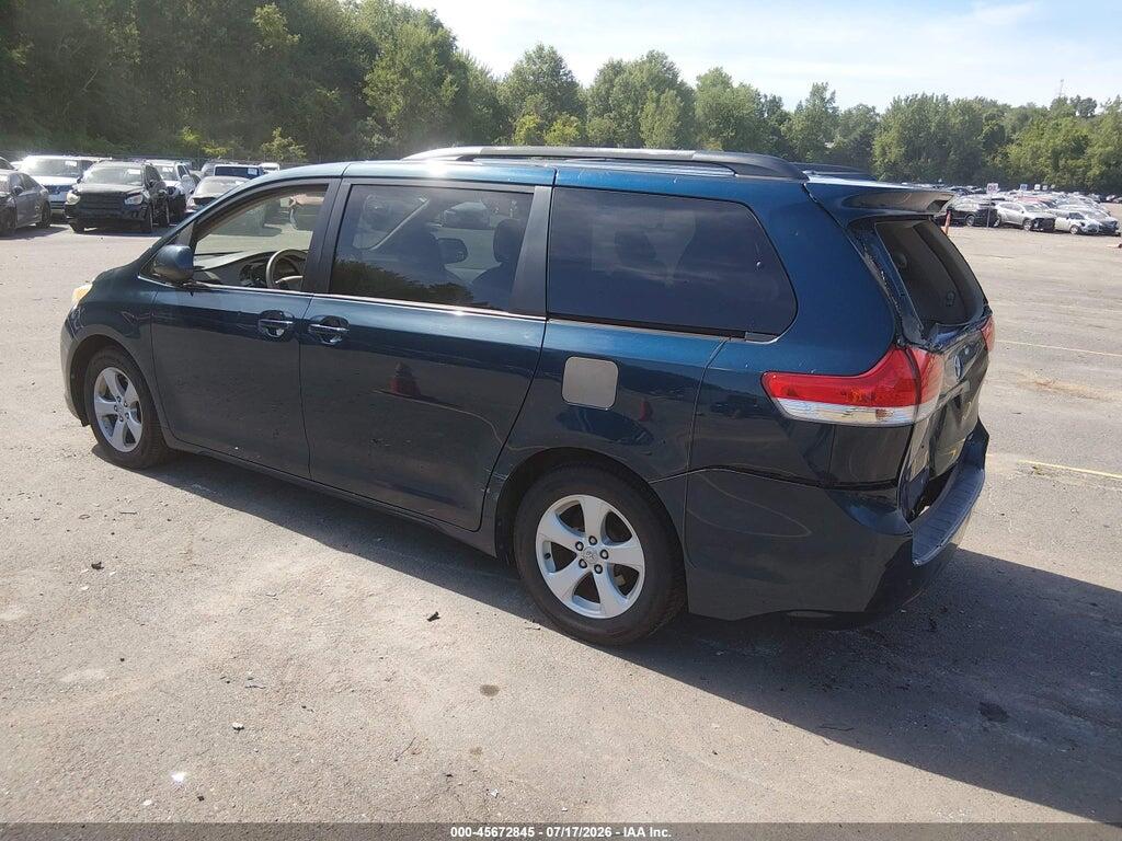 5TDKK3DC7BS155346 2011 TOYOTA SIENNA photo no. 3