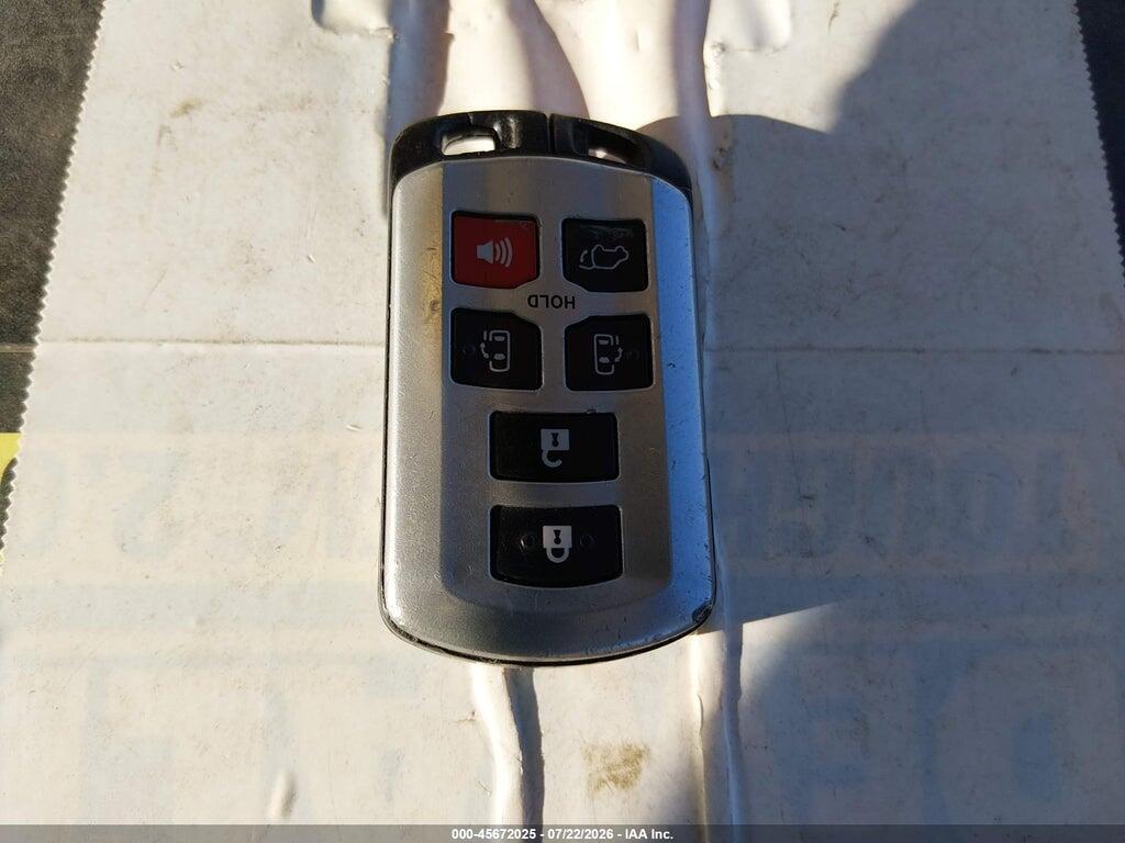 5TDYK3DC6BS102373 2011 TOYOTA SIENNA photo no. 11