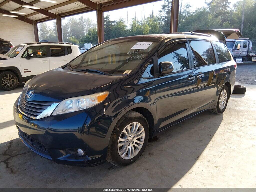 5TDYK3DC6BS102373 2011 TOYOTA SIENNA photo no. 2