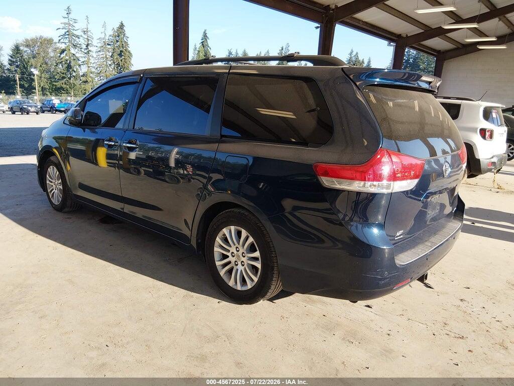 5TDYK3DC6BS102373 2011 TOYOTA SIENNA photo no. 3