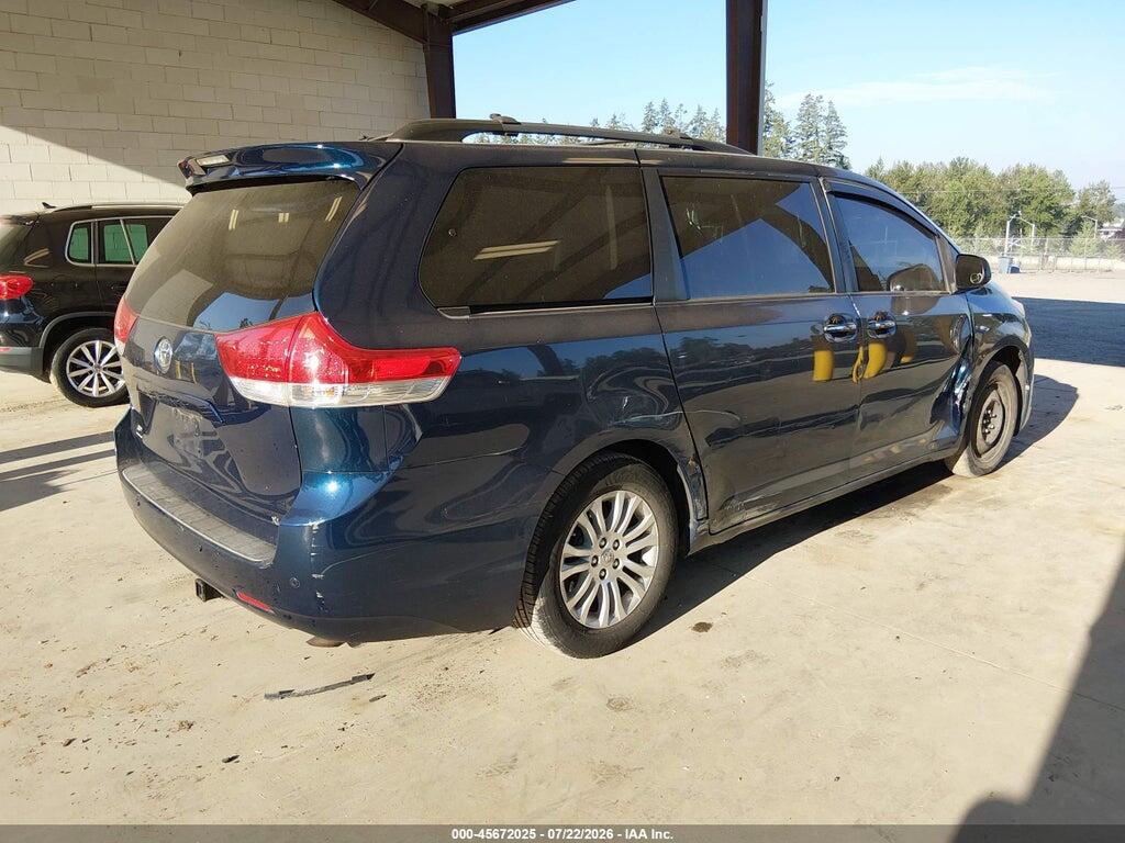 5TDYK3DC6BS102373 2011 TOYOTA SIENNA photo no. 4