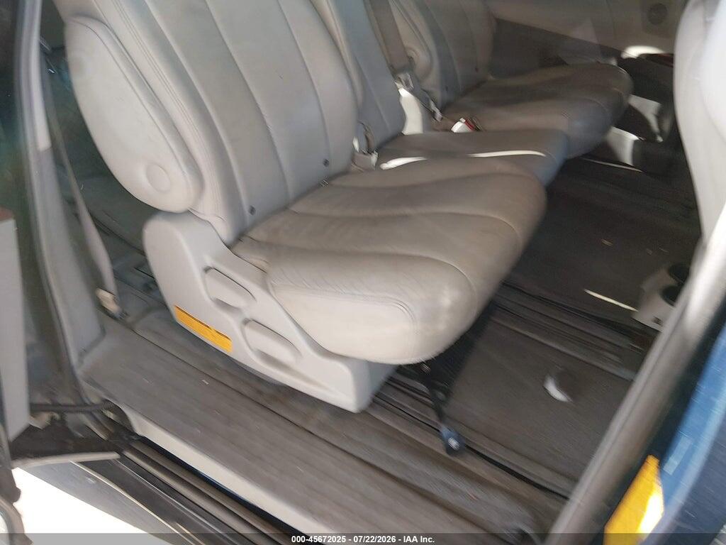 5TDYK3DC6BS102373 2011 TOYOTA SIENNA photo no. 8