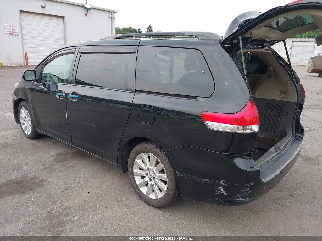 5TDDK3DCXBS019835 2011 TOYOTA SIENNA photo no. 3