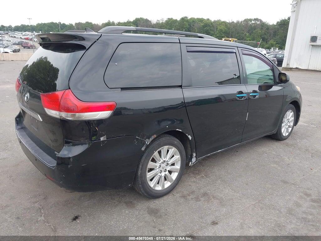 5TDDK3DCXBS019835 2011 TOYOTA SIENNA photo no. 4