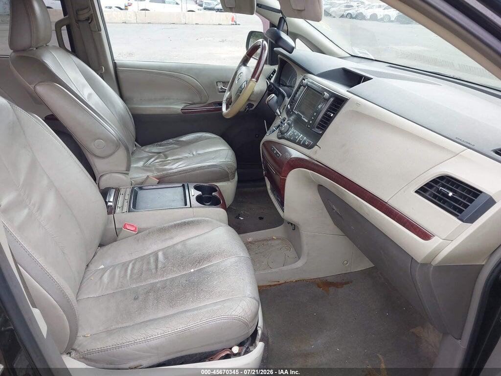 5TDDK3DCXBS019835 2011 TOYOTA SIENNA photo no. 5