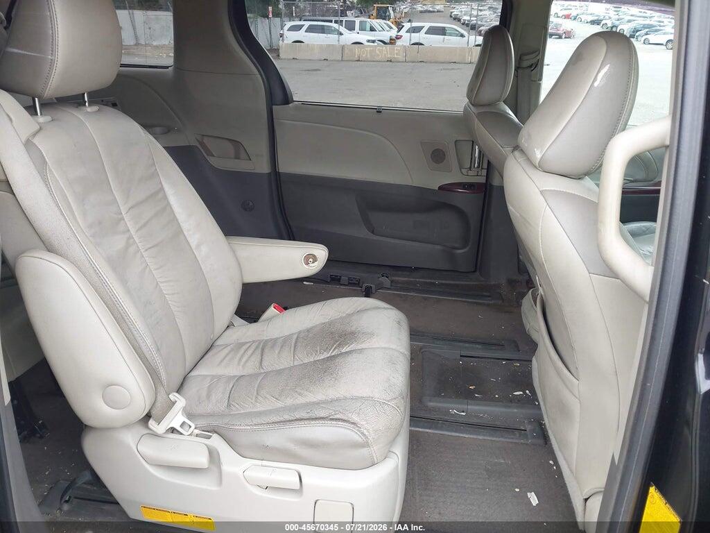 5TDDK3DCXBS019835 2011 TOYOTA SIENNA photo no. 8