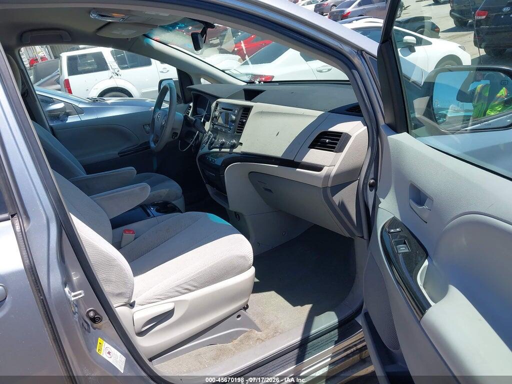 5TDKK3DC4BS169396 2011 TOYOTA SIENNA photo no. 5