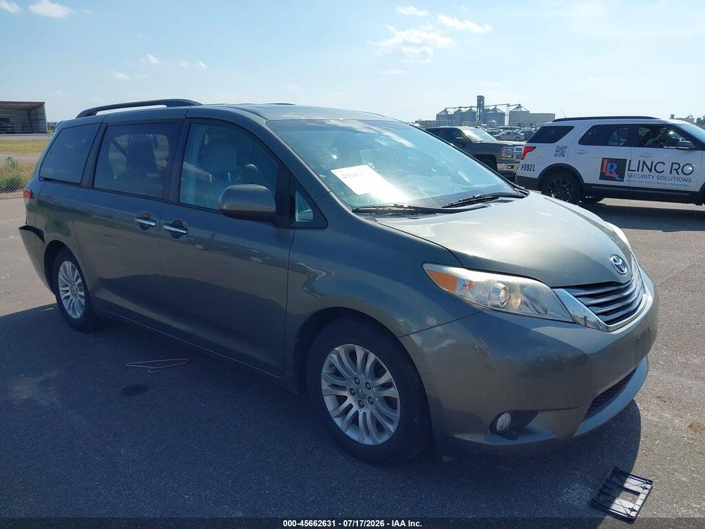 5TDYK3DC6BS153582 2011 TOYOTA SIENNA photo no. 1
