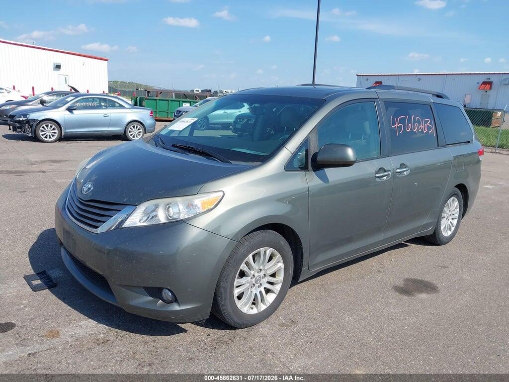 5TDYK3DC6BS153582 2011 TOYOTA SIENNA photo no. 2