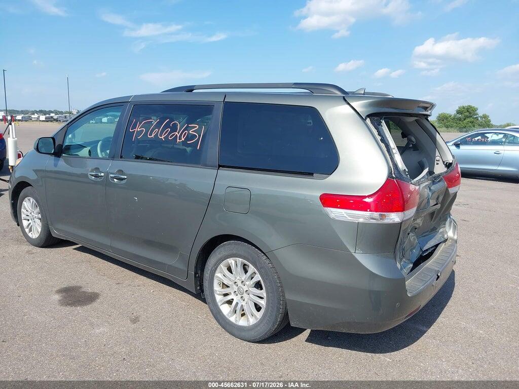 5TDYK3DC6BS153582 2011 TOYOTA SIENNA photo no. 3