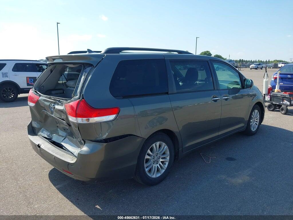 5TDYK3DC6BS153582 2011 TOYOTA SIENNA photo no. 4