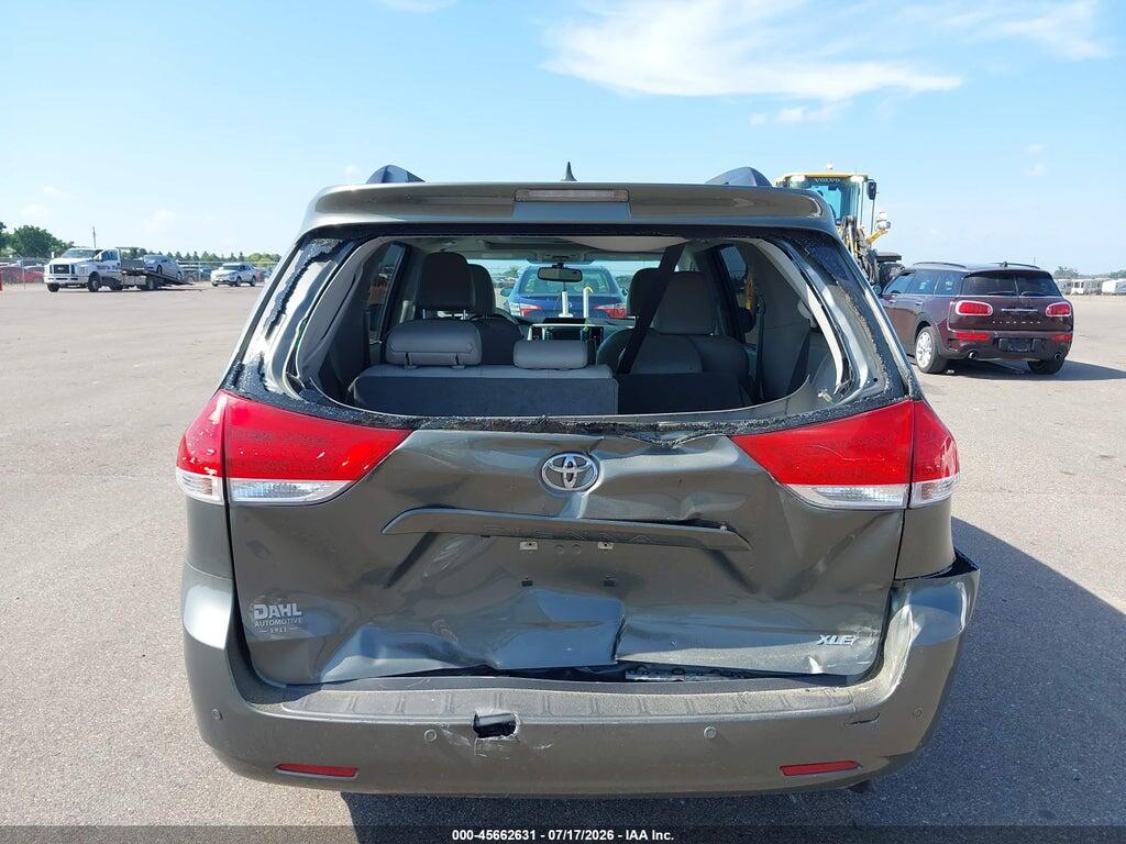 5TDYK3DC6BS153582 2011 TOYOTA SIENNA photo no. 6