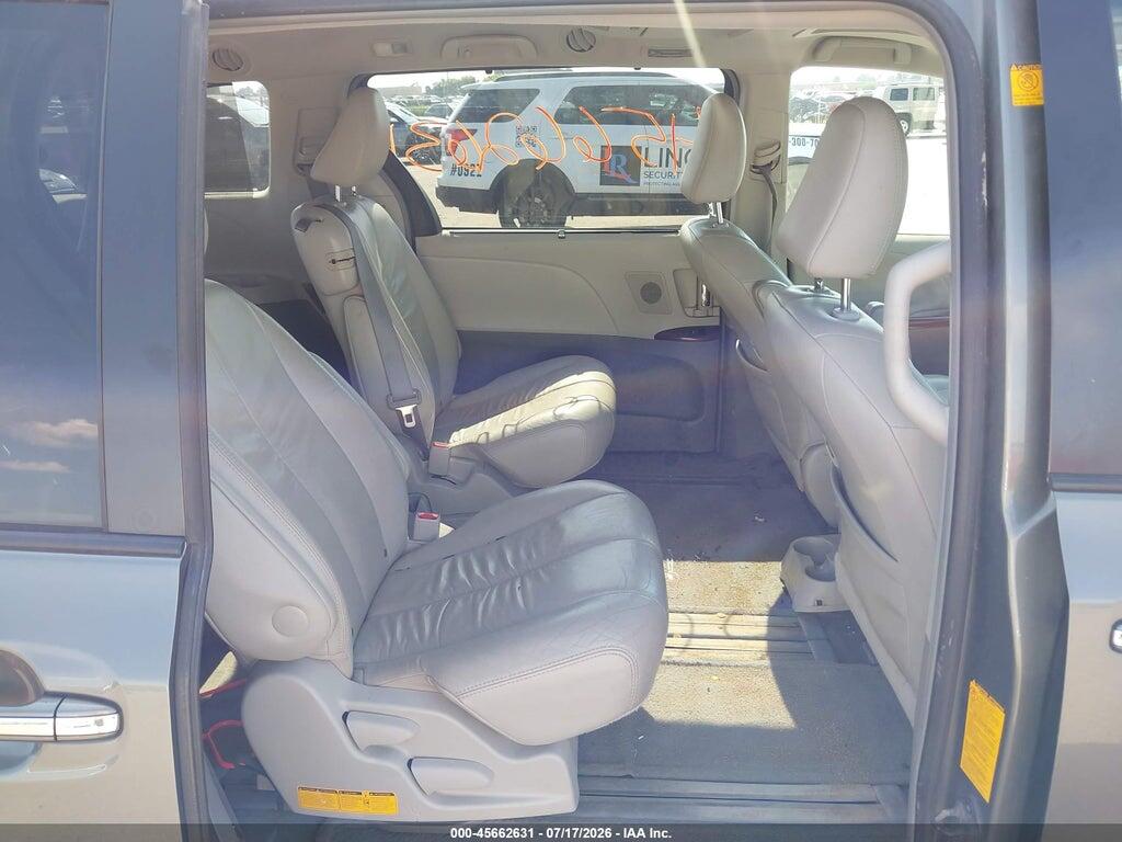 5TDYK3DC6BS153582 2011 TOYOTA SIENNA photo no. 8