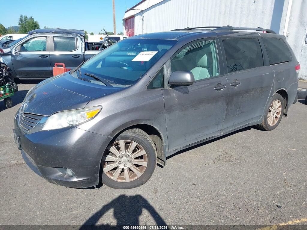 5TDDK3DC3BS007526 2011 TOYOTA SIENNA photo no. 2