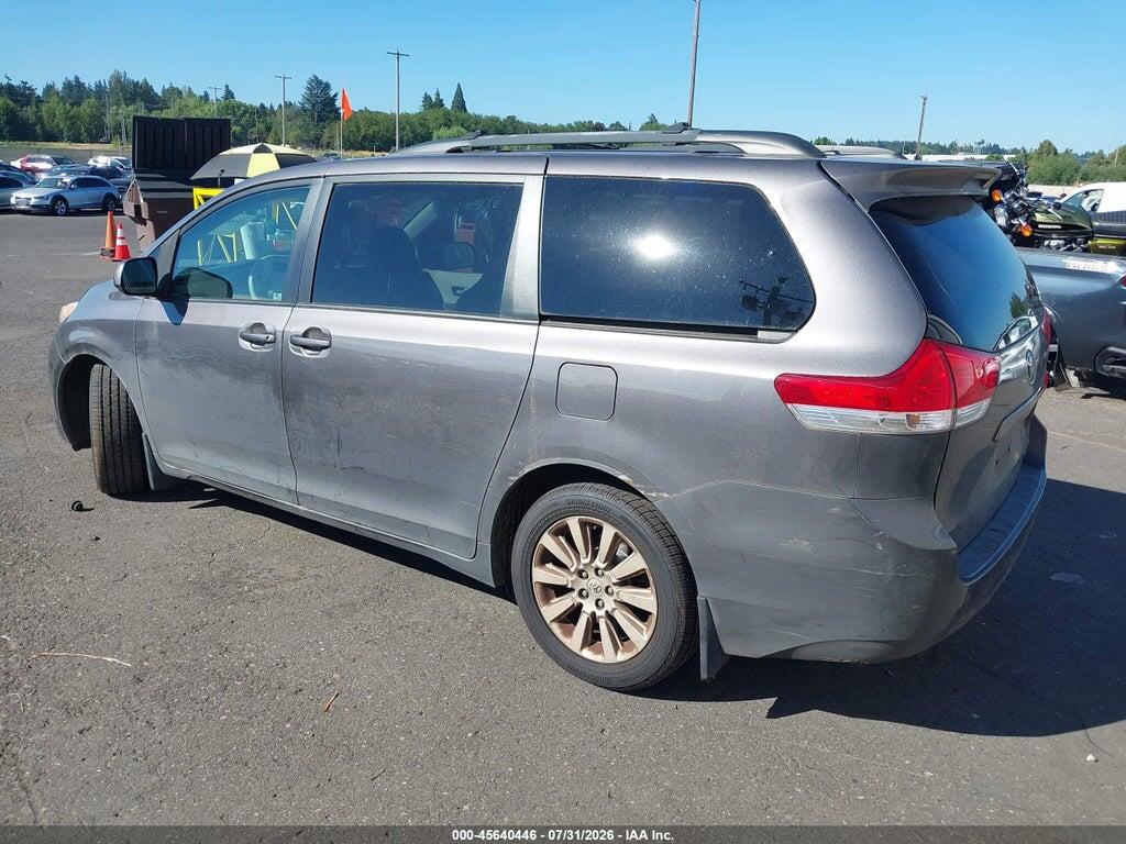 5TDDK3DC3BS007526 2011 TOYOTA SIENNA photo no. 3