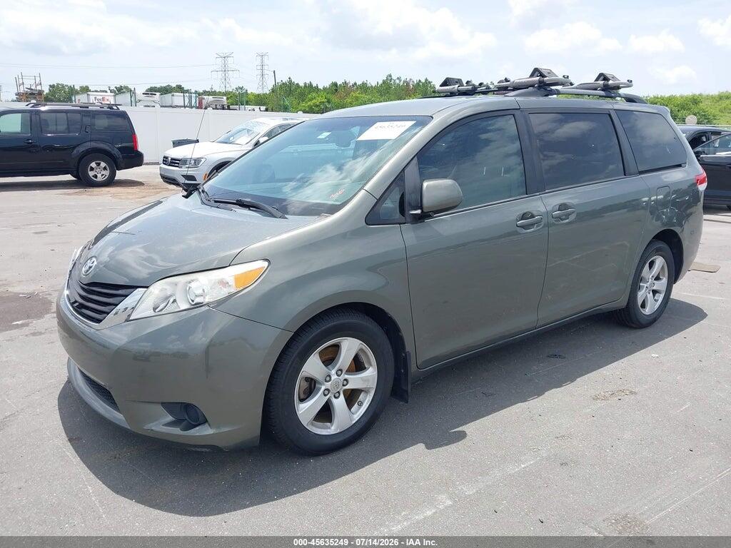 5TDKK3DC6BS156309 2011 TOYOTA SIENNA photo no. 2