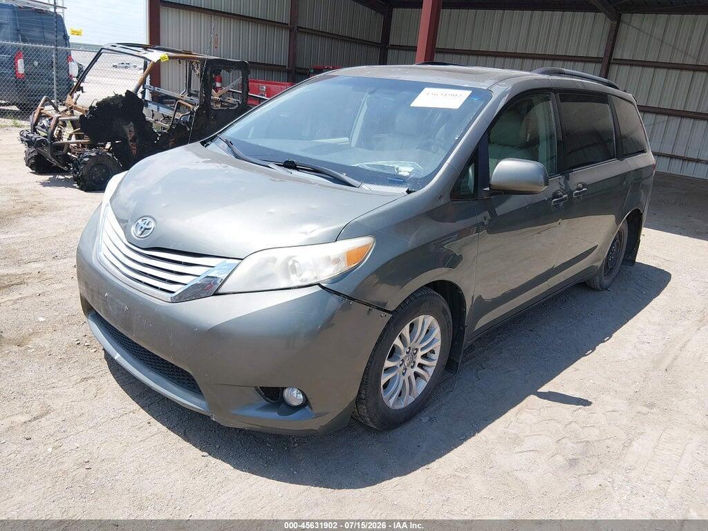 5TDYK3DC1BS117363 2011 TOYOTA SIENNA photo no. 2