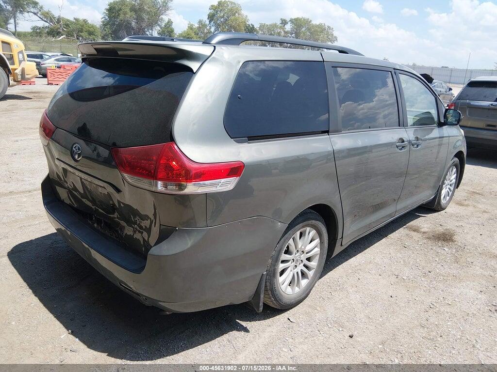5TDYK3DC1BS117363 2011 TOYOTA SIENNA photo no. 4