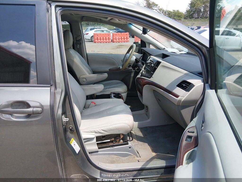 5TDYK3DC1BS117363 2011 TOYOTA SIENNA photo no. 5