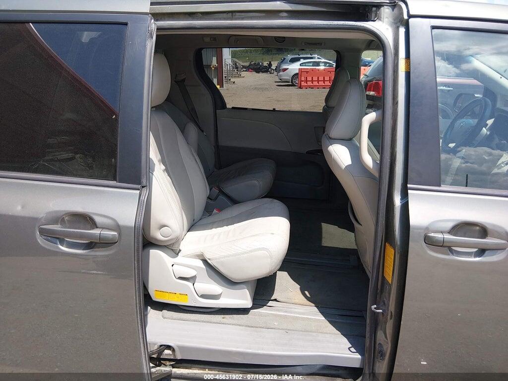 5TDYK3DC1BS117363 2011 TOYOTA SIENNA photo no. 8