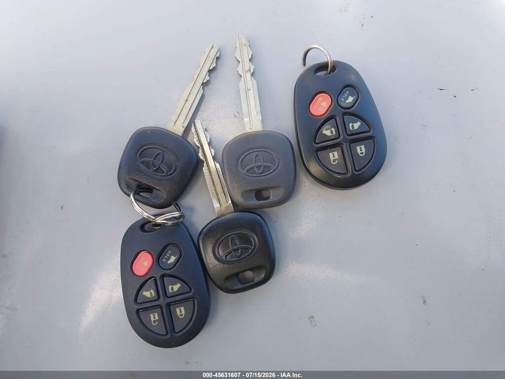 5TDYK3DC5BS070905 2011 TOYOTA SIENNA photo no. 11