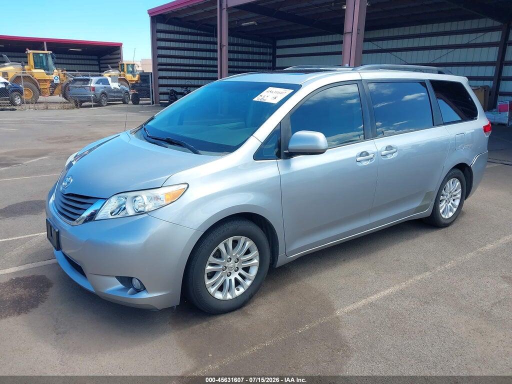 5TDYK3DC5BS070905 2011 TOYOTA SIENNA photo no. 2